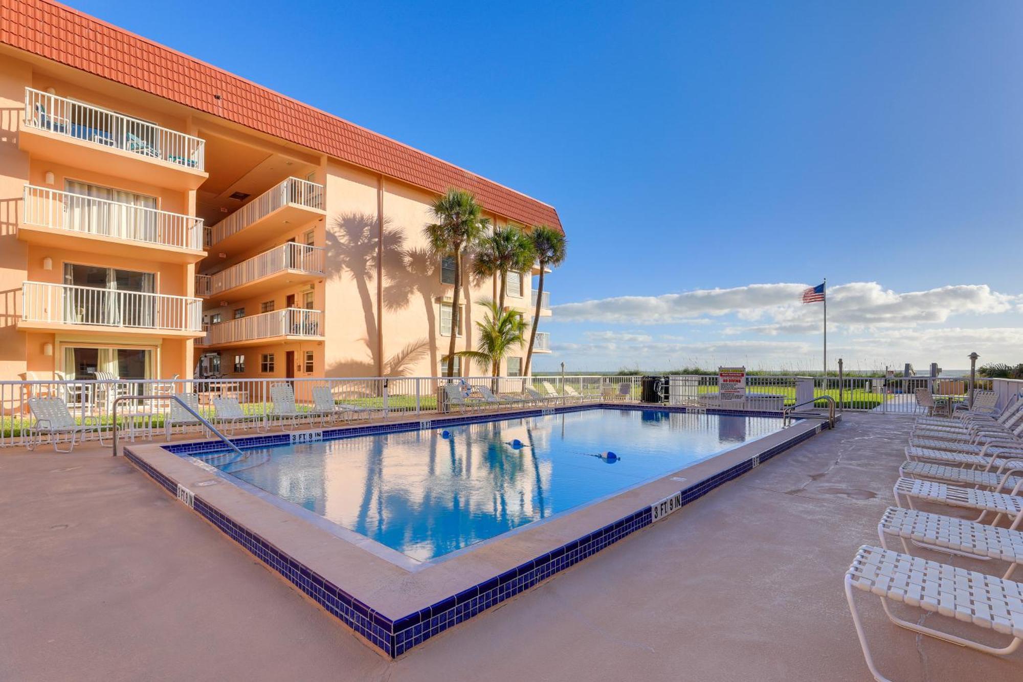 Central Cocoa Beach Condo With View, Steps To Beach! Eksteriør bilde