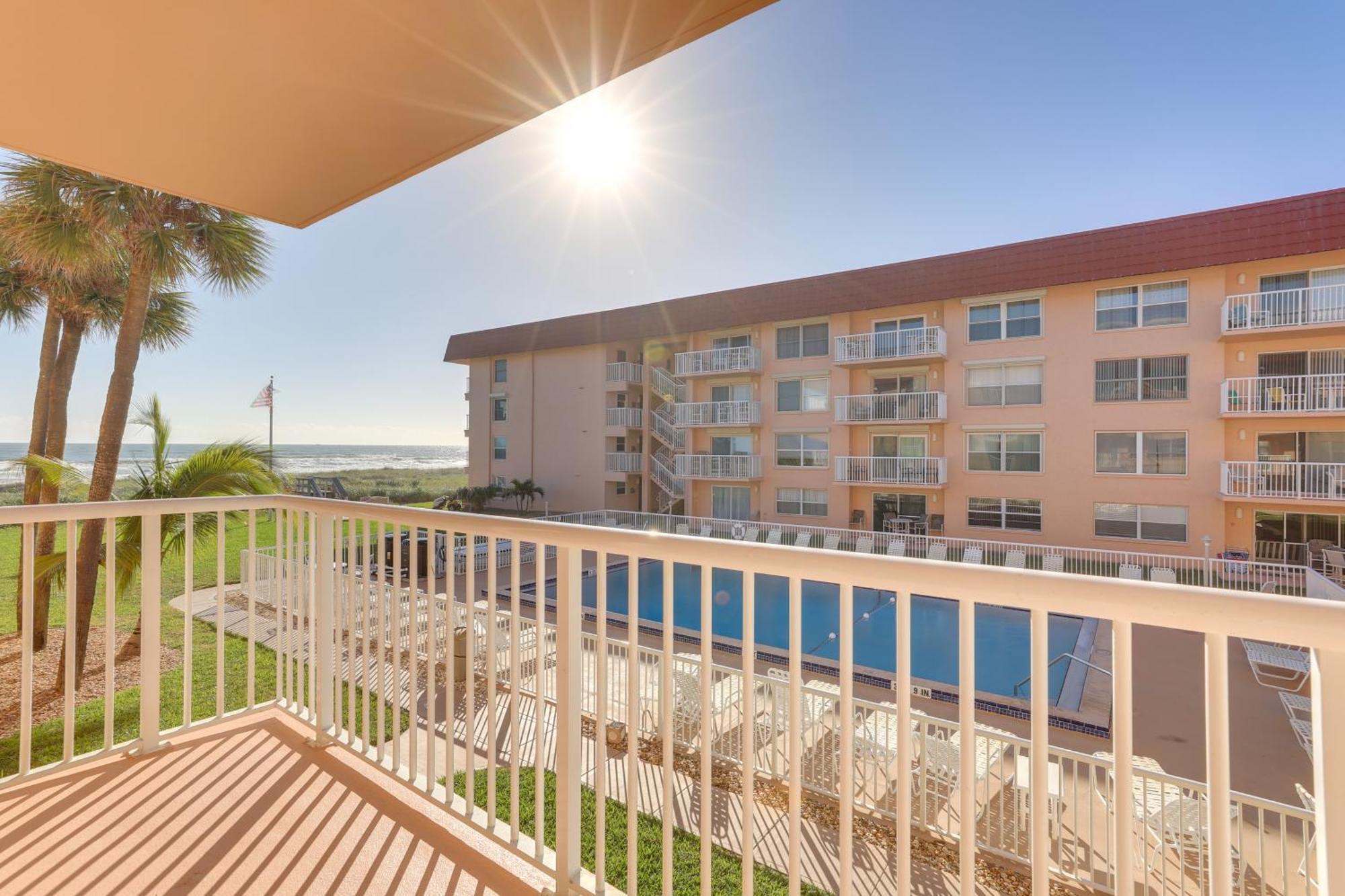Central Cocoa Beach Condo With View, Steps To Beach! Eksteriør bilde